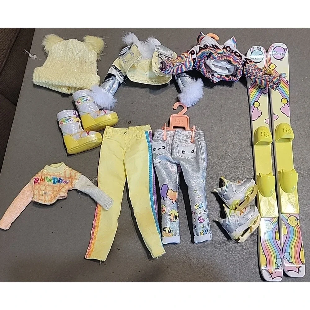 Rainbow High Winter Break Sunny Madison replacement outfits accessories